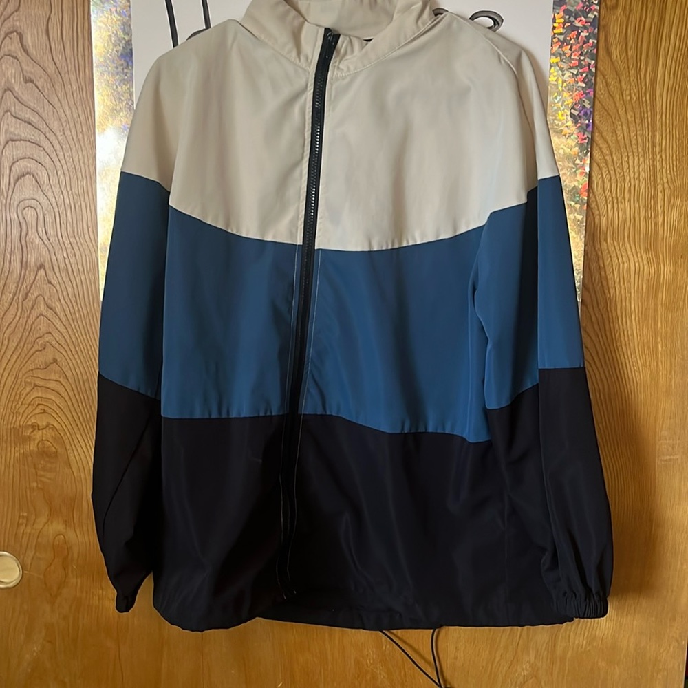 Women’s Light Weight Windbreaker
